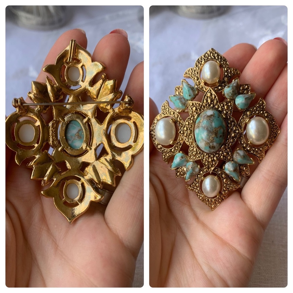 Sarah Coventry Brooch